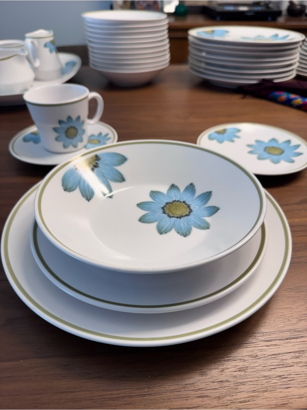 Noritake Daisy Dinnerware Set